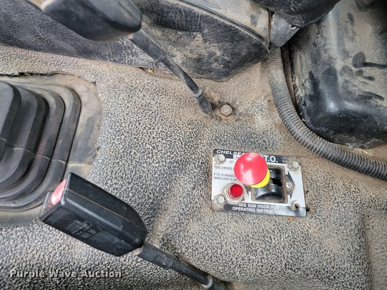 image for item JE9147 2000 Sterling SC7000  oil distributor truck