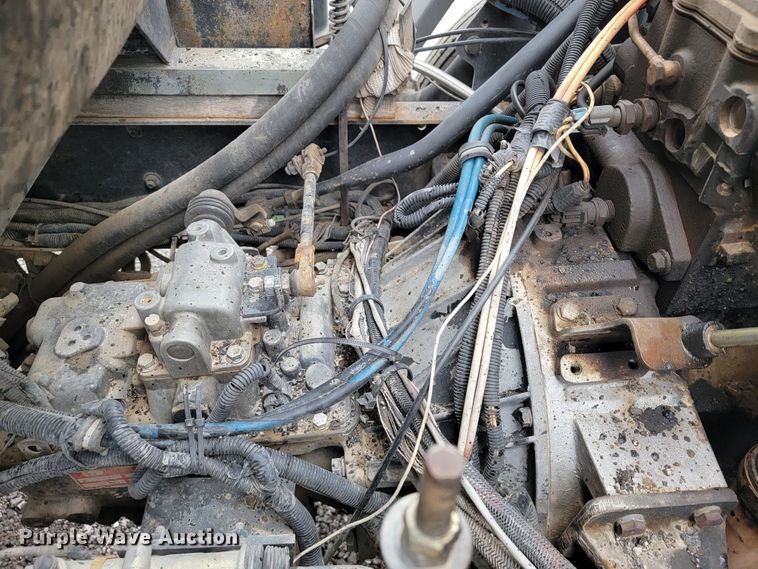 image for item JE9147 2000 Sterling SC7000  oil distributor truck