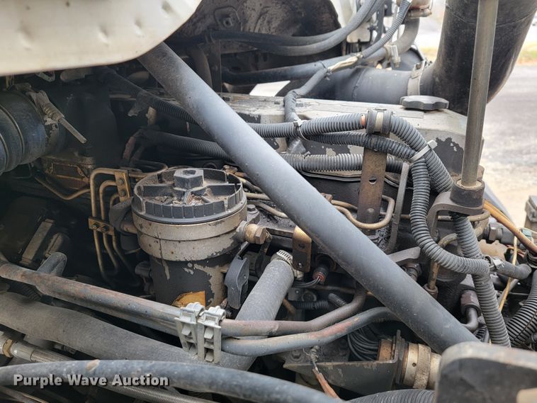 image for item JE9147 2000 Sterling SC7000  oil distributor truck