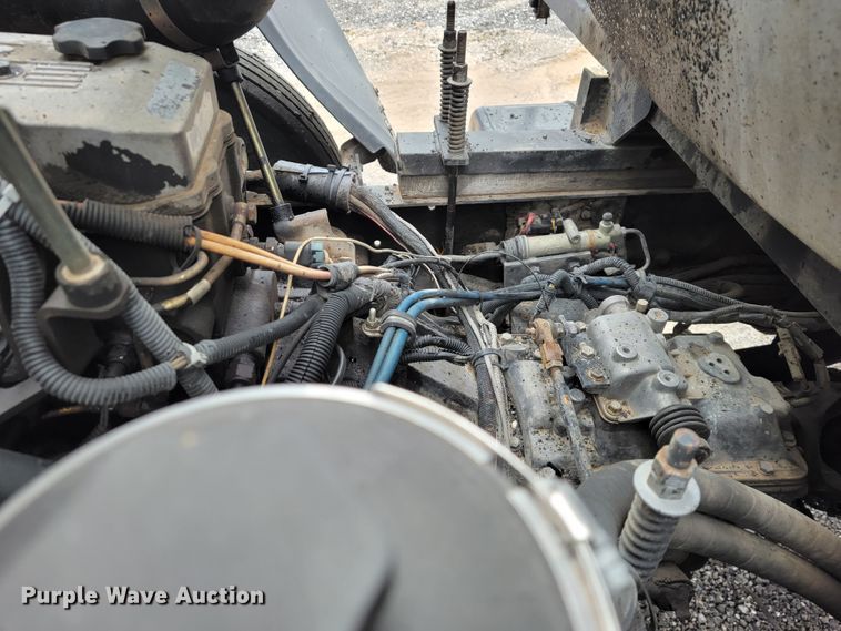 image for item JE9147 2000 Sterling SC7000  oil distributor truck