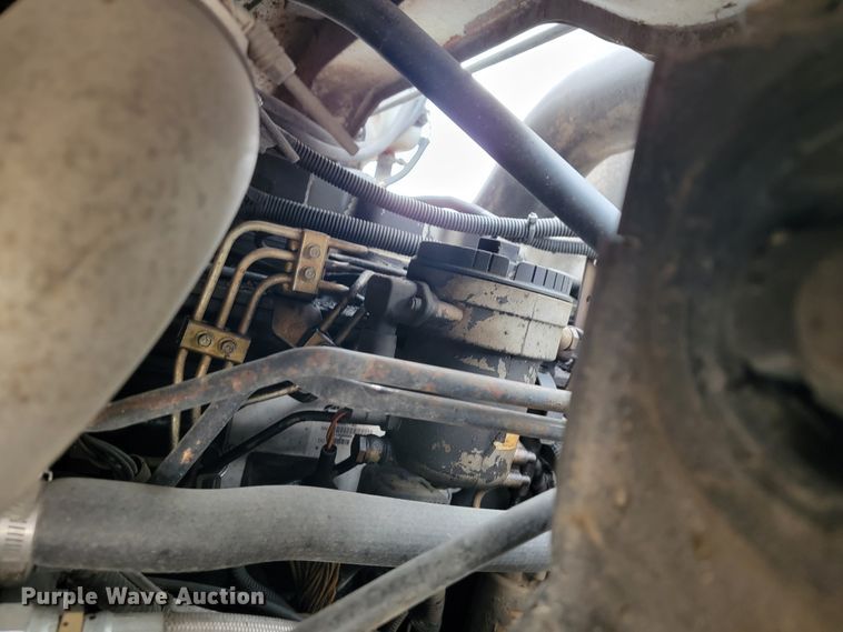 image for item JE9147 2000 Sterling SC7000  oil distributor truck