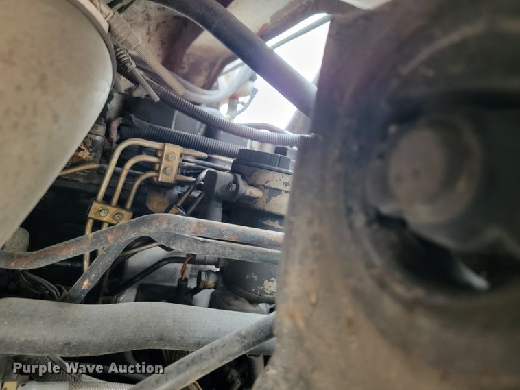 image for item JE9147 2000 Sterling SC7000  oil distributor truck