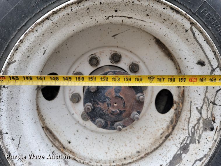 image for item JE9147 2000 Sterling SC7000  oil distributor truck