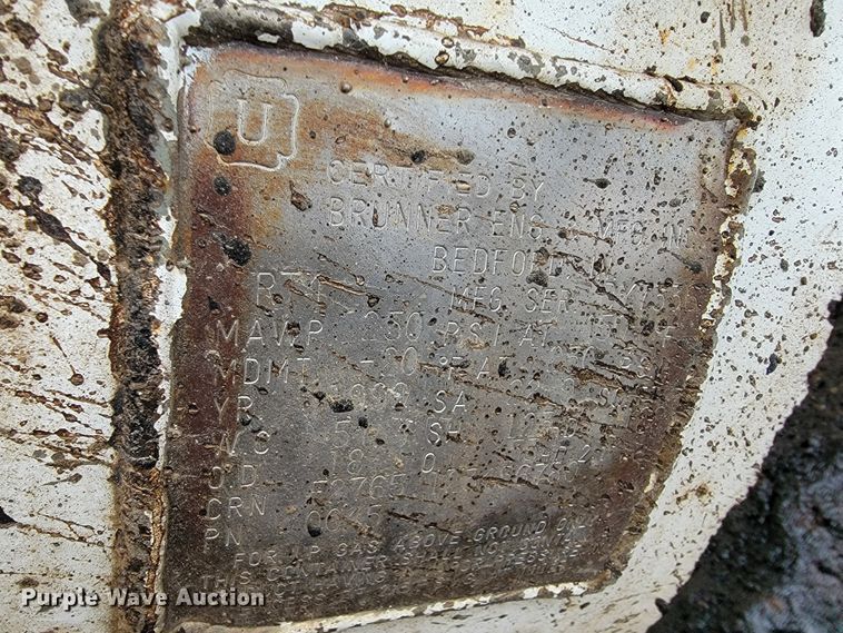 image for item JE9147 2000 Sterling SC7000  oil distributor truck