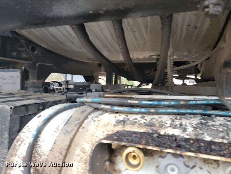 image for item JE9147 2000 Sterling SC7000  oil distributor truck