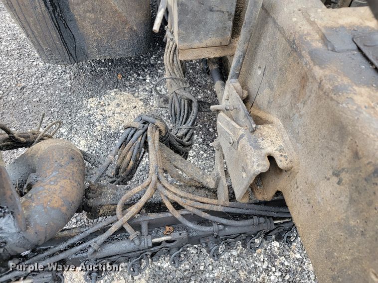 image for item JE9147 2000 Sterling SC7000  oil distributor truck