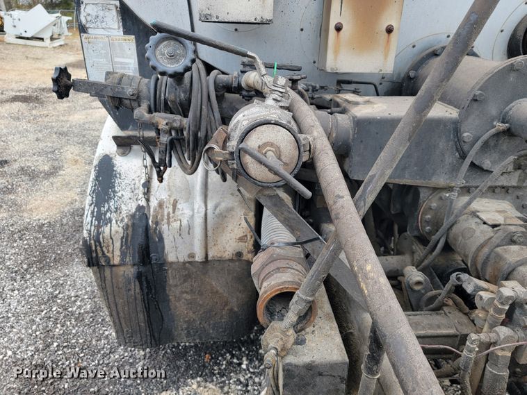 image for item JE9147 2000 Sterling SC7000  oil distributor truck