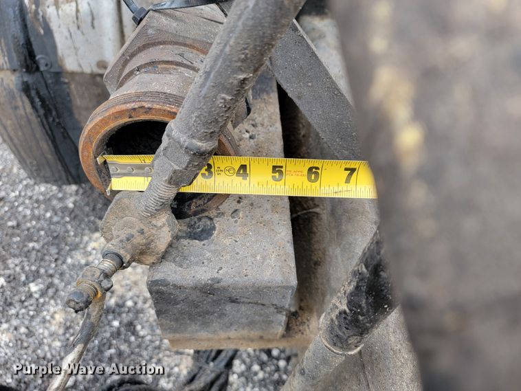 image for item JE9147 2000 Sterling SC7000  oil distributor truck