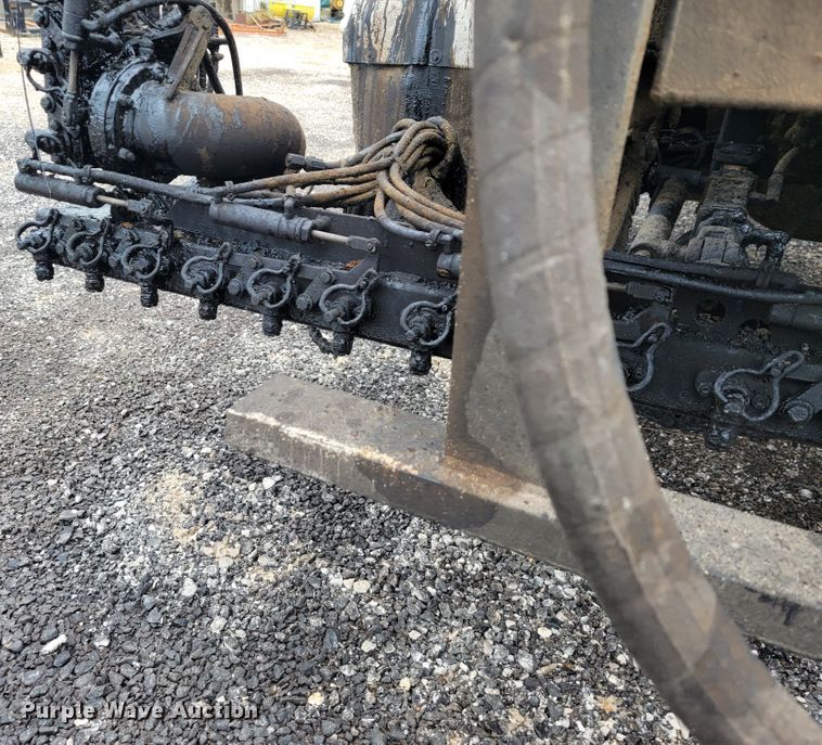 image for item JE9147 2000 Sterling SC7000  oil distributor truck