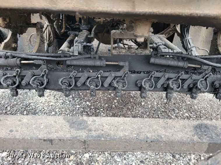 image for item JE9147 2000 Sterling SC7000  oil distributor truck