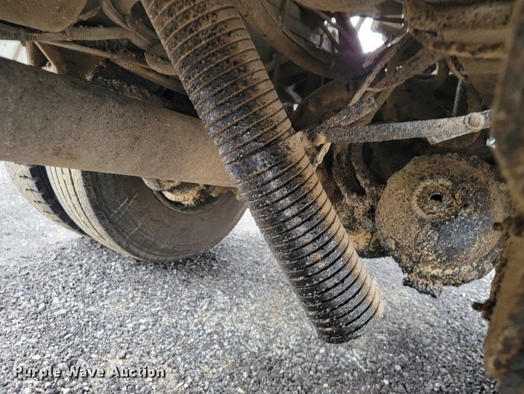 image for item JE9147 2000 Sterling SC7000  oil distributor truck