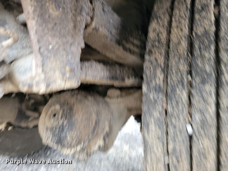 image for item JE9147 2000 Sterling SC7000  oil distributor truck