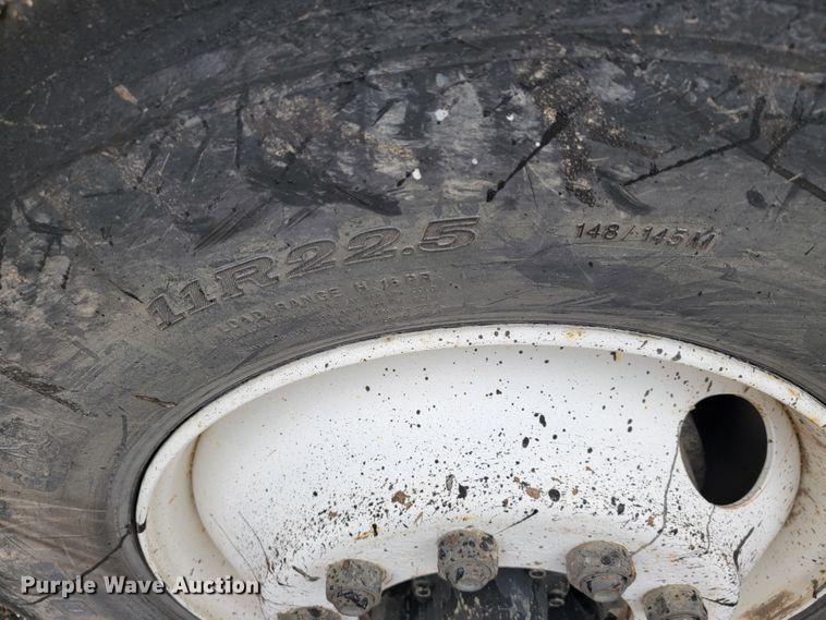 image for item JE9147 2000 Sterling SC7000  oil distributor truck