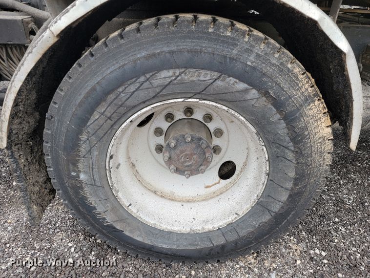 image for item JE9147 2000 Sterling SC7000  oil distributor truck