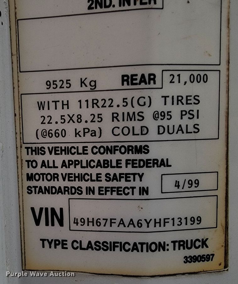 image for item JE9147 2000 Sterling SC7000  oil distributor truck