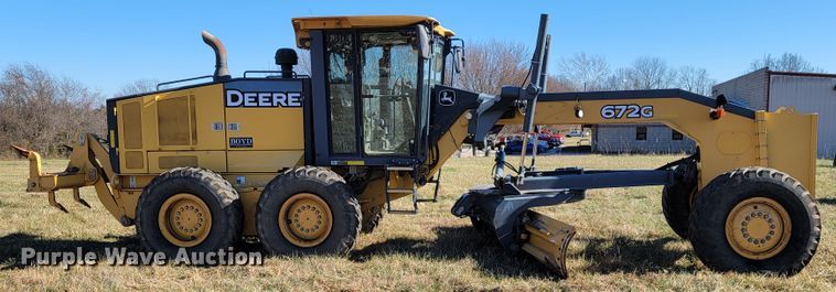 image for item JE9176 2011 John Deere 672G  motor grader