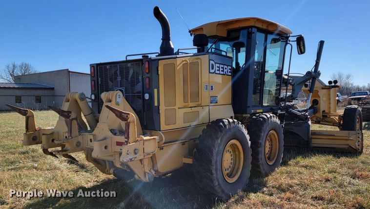 image for item JE9176 2011 John Deere 672G  motor grader