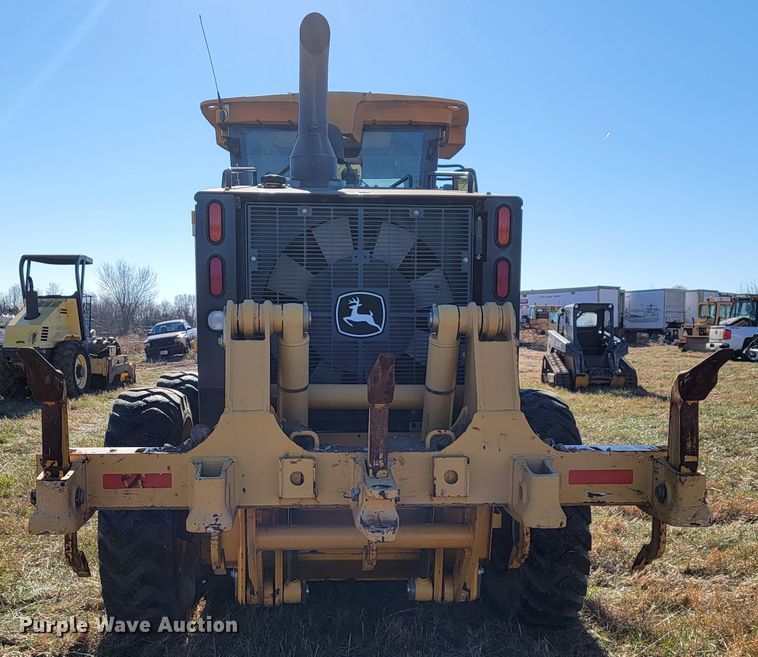 image for item JE9176 2011 John Deere 672G  motor grader