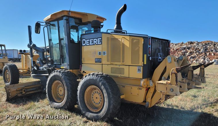 image for item JE9176 2011 John Deere 672G  motor grader