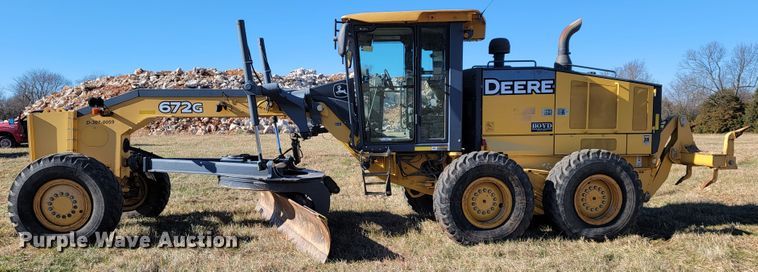 image for item JE9176 2011 John Deere 672G  motor grader