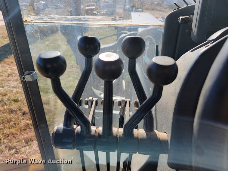 image for item JE9176 2011 John Deere 672G  motor grader