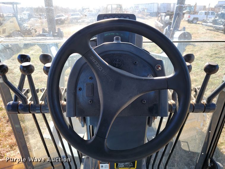 image for item JE9176 2011 John Deere 672G  motor grader