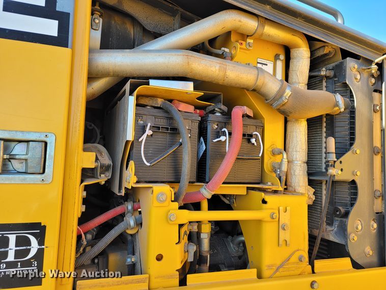 image for item JE9176 2011 John Deere 672G  motor grader