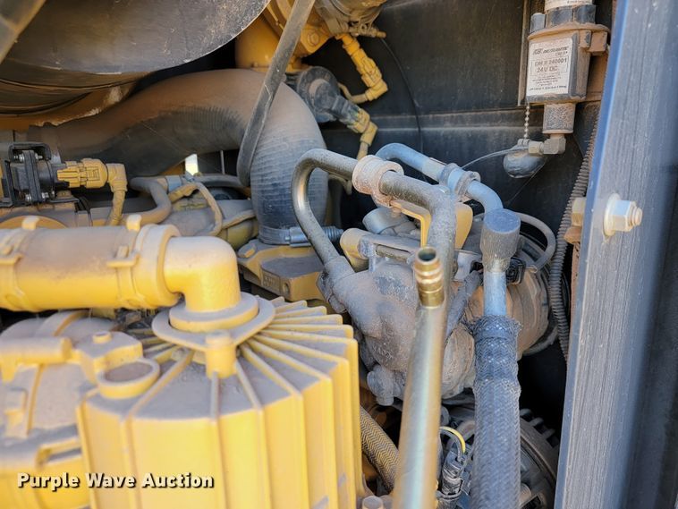 image for item JE9176 2011 John Deere 672G  motor grader