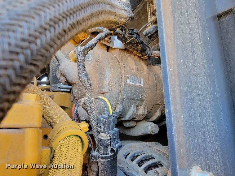 image for item JE9176 2011 John Deere 672G  motor grader