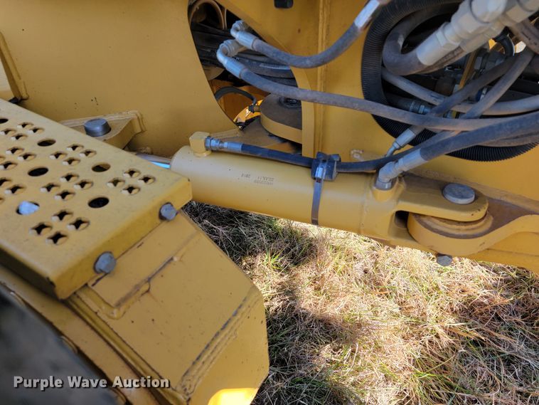 image for item JE9176 2011 John Deere 672G  motor grader