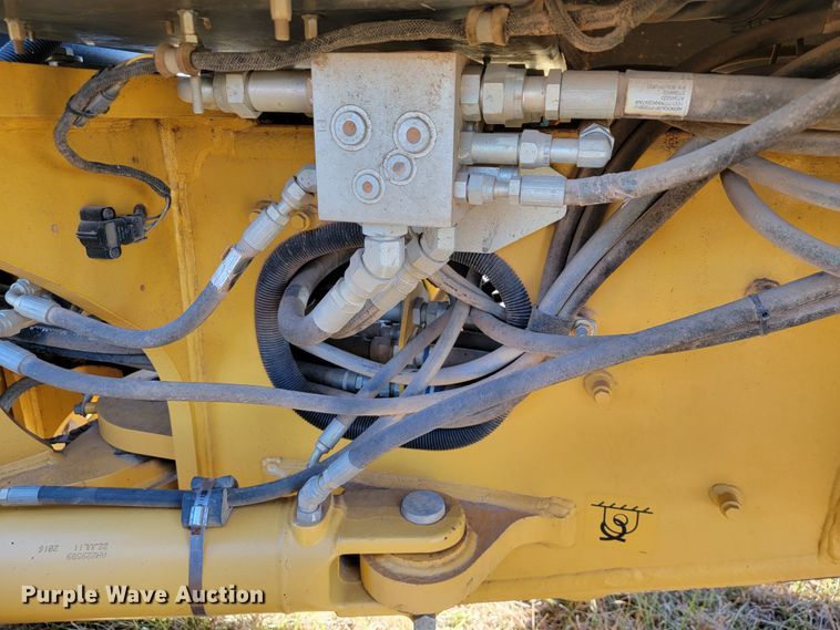 image for item JE9176 2011 John Deere 672G  motor grader