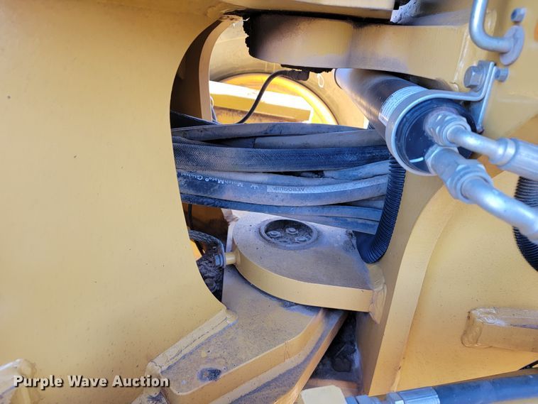 image for item JE9176 2011 John Deere 672G  motor grader