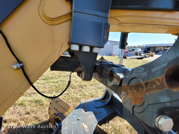 image for item JE9176 2011 John Deere 672G  motor grader