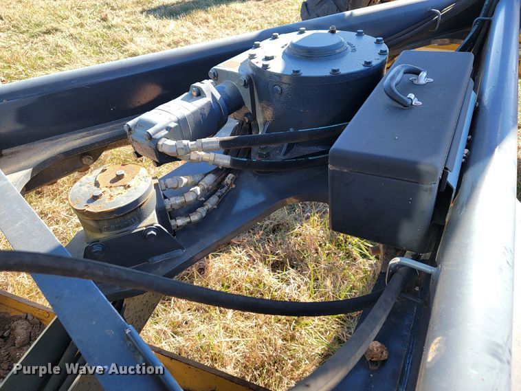 image for item JE9176 2011 John Deere 672G  motor grader