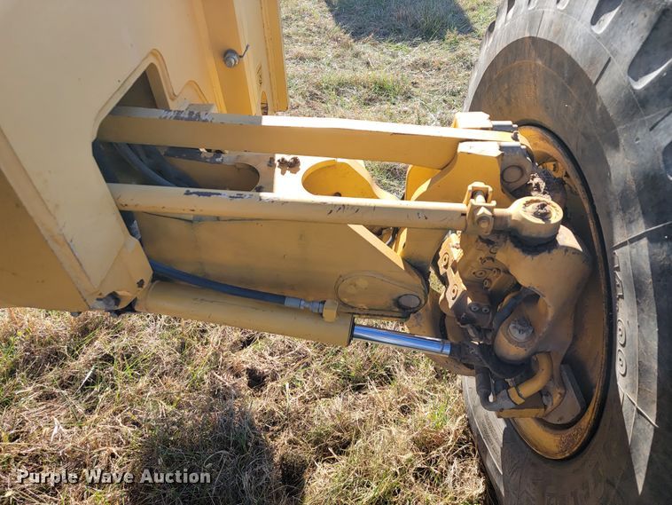 image for item JE9176 2011 John Deere 672G  motor grader