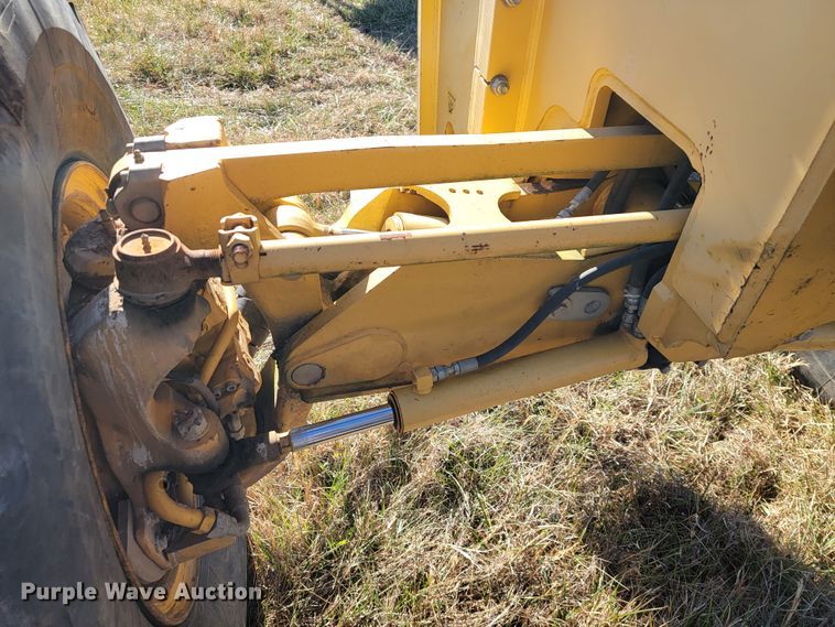 image for item JE9176 2011 John Deere 672G  motor grader