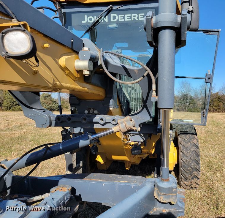 image for item JE9176 2011 John Deere 672G  motor grader