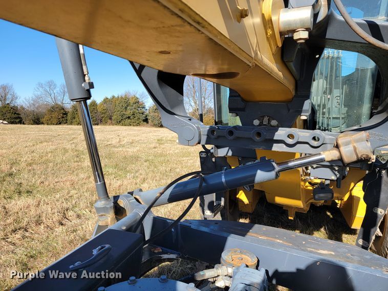 image for item JE9176 2011 John Deere 672G  motor grader