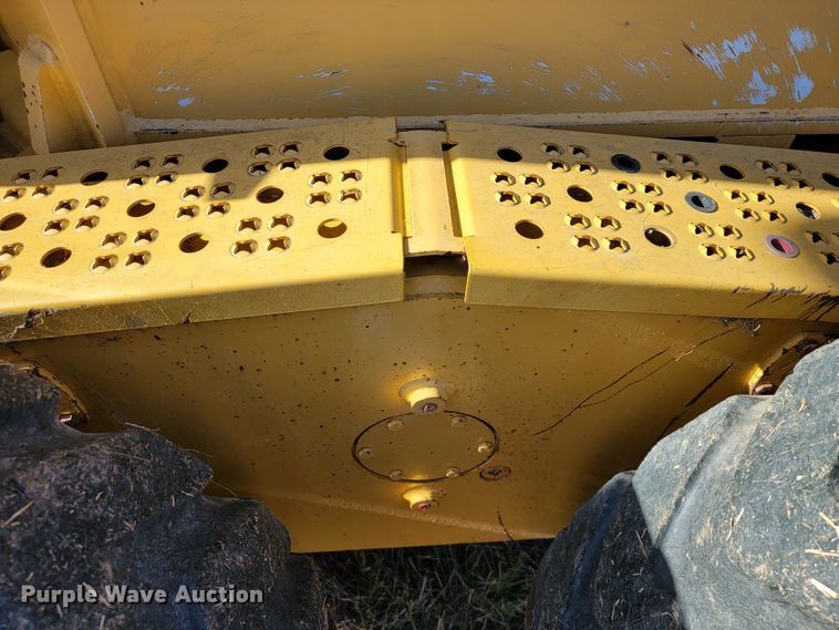 image for item JE9176 2011 John Deere 672G  motor grader