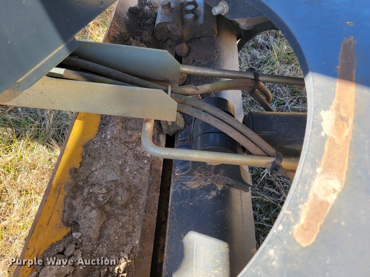 image for item JE9176 2011 John Deere 672G  motor grader