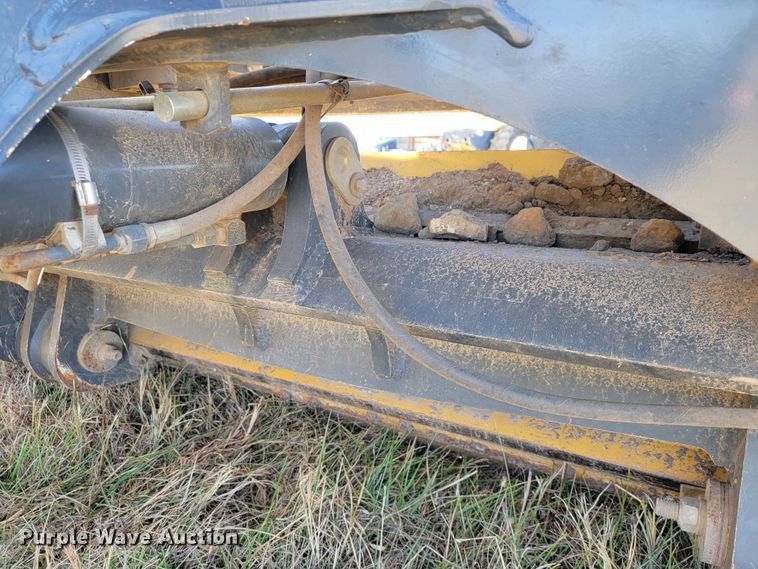 image for item JE9176 2011 John Deere 672G  motor grader