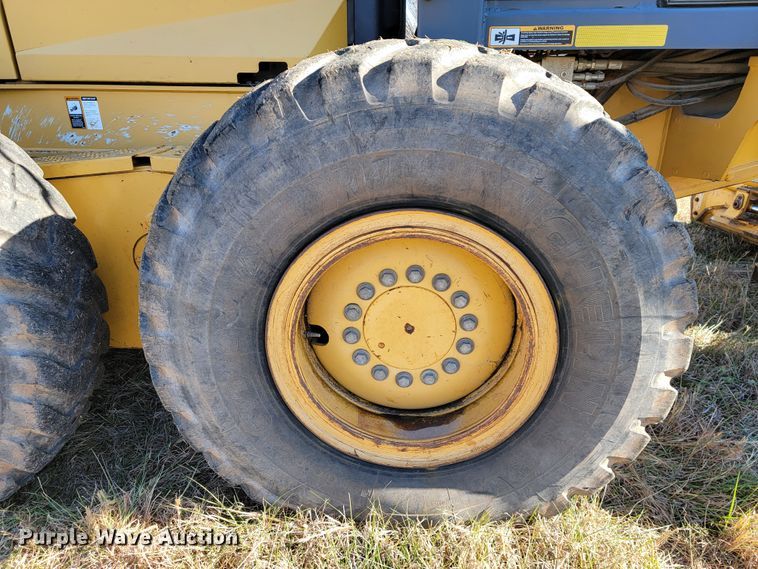 image for item JE9176 2011 John Deere 672G  motor grader