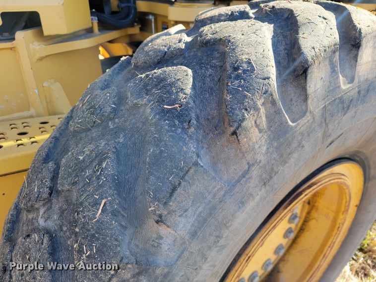 image for item JE9176 2011 John Deere 672G  motor grader