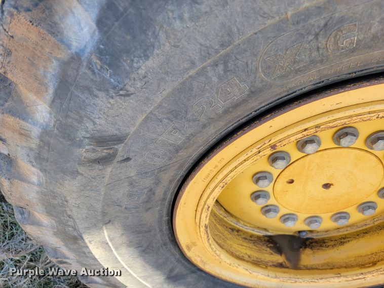 image for item JE9176 2011 John Deere 672G  motor grader