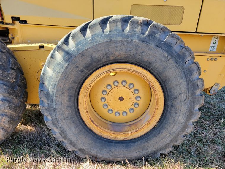 image for item JE9176 2011 John Deere 672G  motor grader