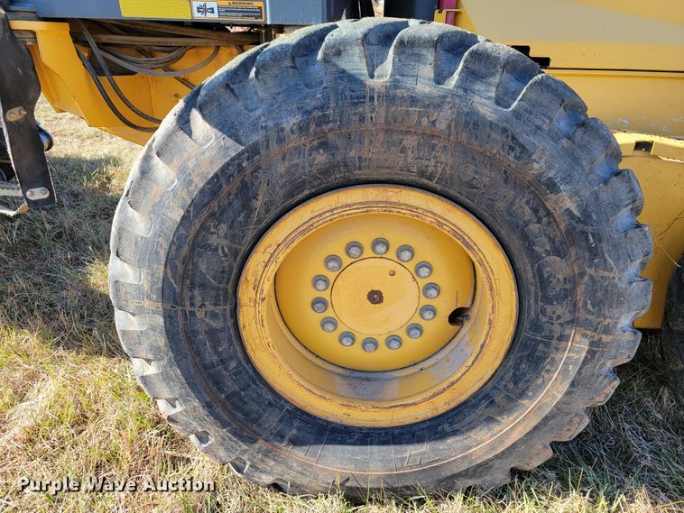 image for item JE9176 2011 John Deere 672G  motor grader