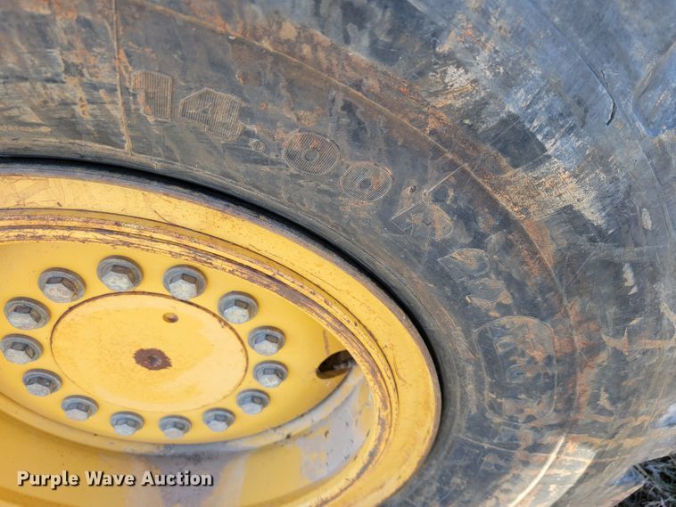 image for item JE9176 2011 John Deere 672G  motor grader