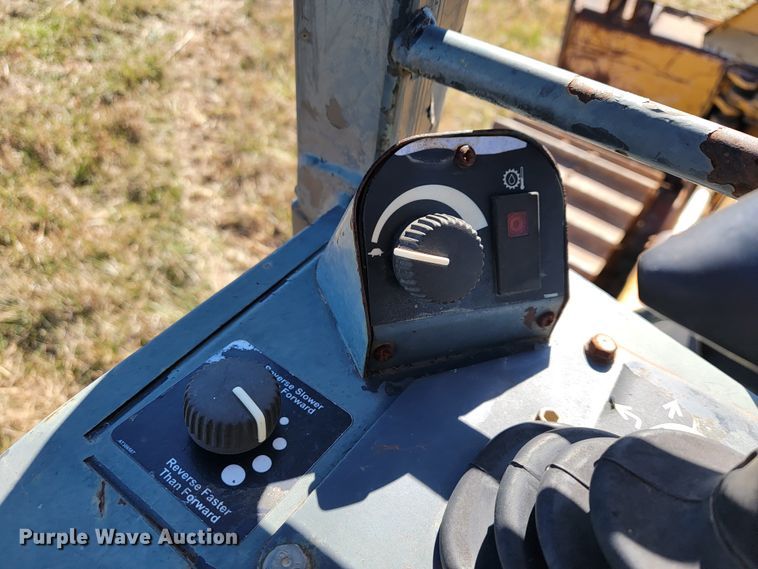 image for item JE9177 John Deere 550J  dozer