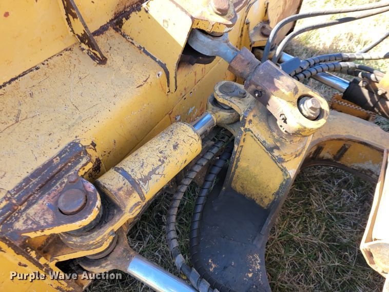 image for item JE9177 John Deere 550J  dozer