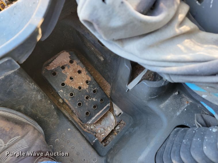 image for item JE9178 2012 John Deere 323D  tracked skid steer loader